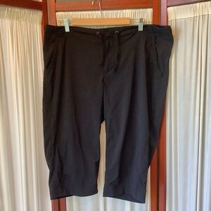 Columbia Omni-Shield Capri Pants Womens Size 18W Black Drawstring Stretch
